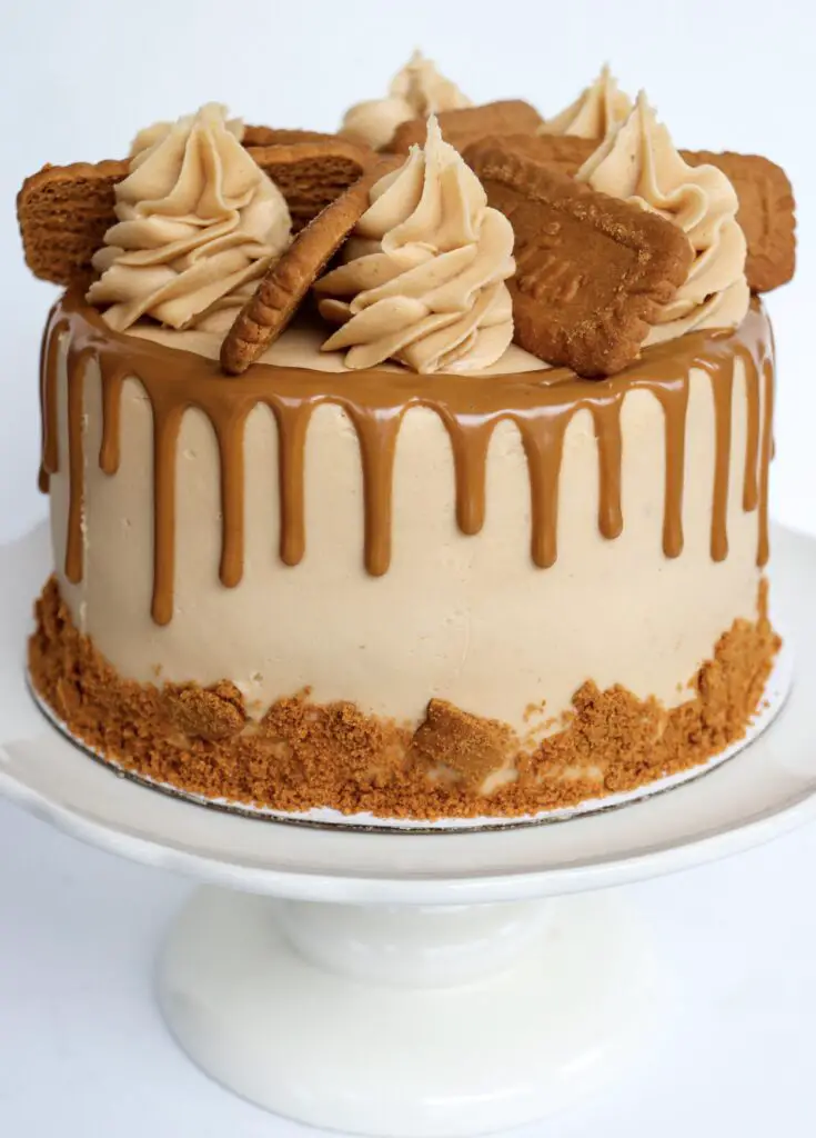 lotus biscoff cake with cookie butter buttercream - Blue Bowl